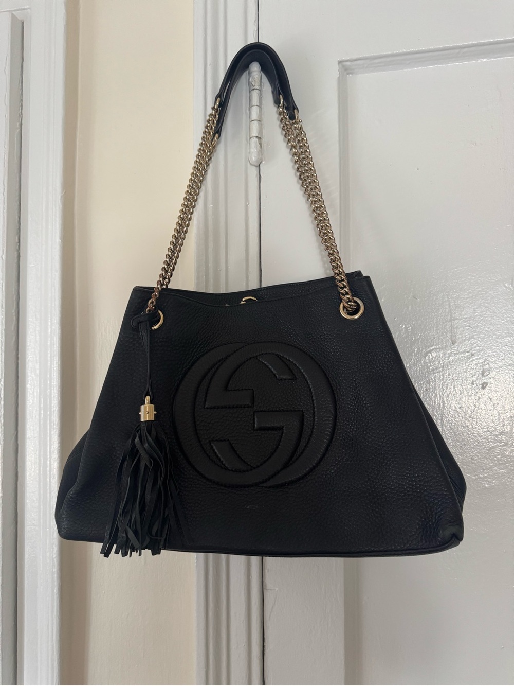 Gucci Black Pebbled Leather Shoulder Bag with Gold Chain